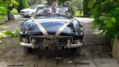 Classic cars in Gers MGB wedding