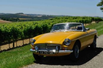 Classic Cars in Gers MGB jaune